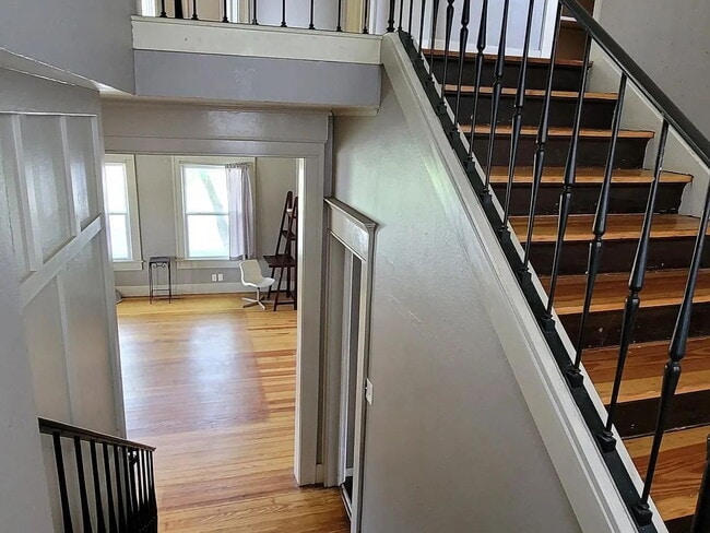 Building Photo - "Spacious 5-Bedroom Retreat with Fireplace Charm on S Broadway!"