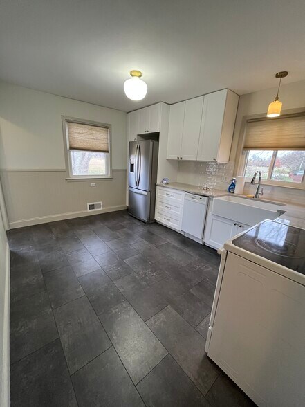 Building Photo - 9928 Shadyside St