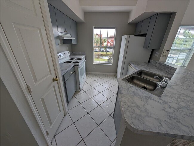 Building Photo - 10562 Windsor Lake Ct