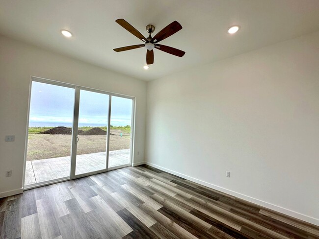 Building Photo - 1529 Pey Dr