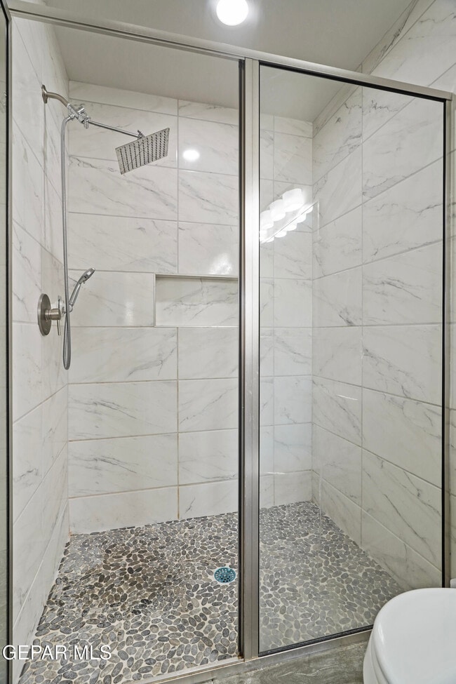 Building Photo - 15220 Apex Ct
