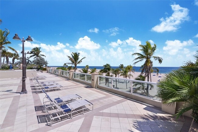 Building Photo - 2100 S Ocean Ln