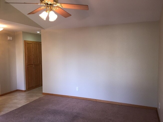 Building Photo - Clean Large 4 Bedroom 2 Bathroom Home For Rent - Section 8 Vouchers Accepted.