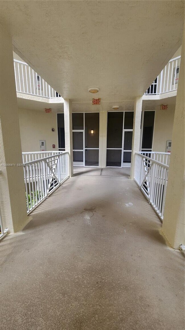 Building Photo - 3600 Oaks Clubhouse Dr