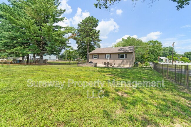 Building Photo - 425 Hay Rd