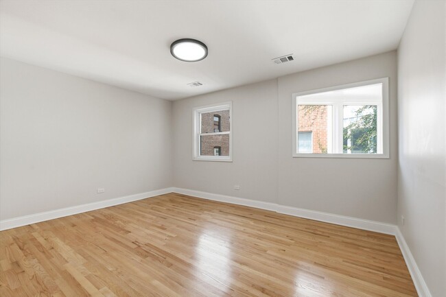 Building Photo - 5510 S Cornell Ave