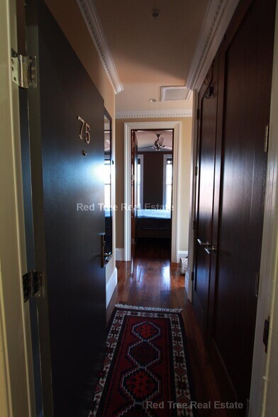 Building Photo - 483 Beacon St