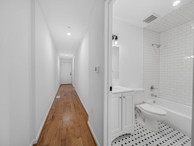 Building Photo - Newly Built 4BR/3BA Two-Level Townhome with Parking - Minutes to Navy Yard & Capitol Hill