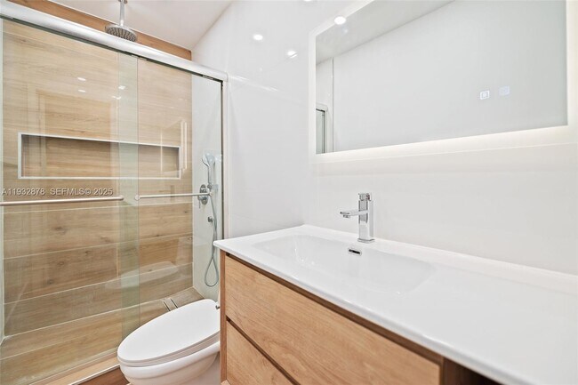 Building Photo - 16681 NE 35th Ave