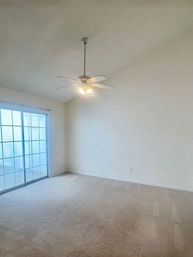 Building Photo - Central Wilmington! Live across from The Point at Barclay! Lovely one level patio home in popular...