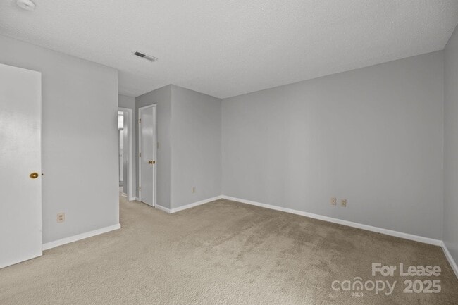 Building Photo - 2505 Stockbridge Dr