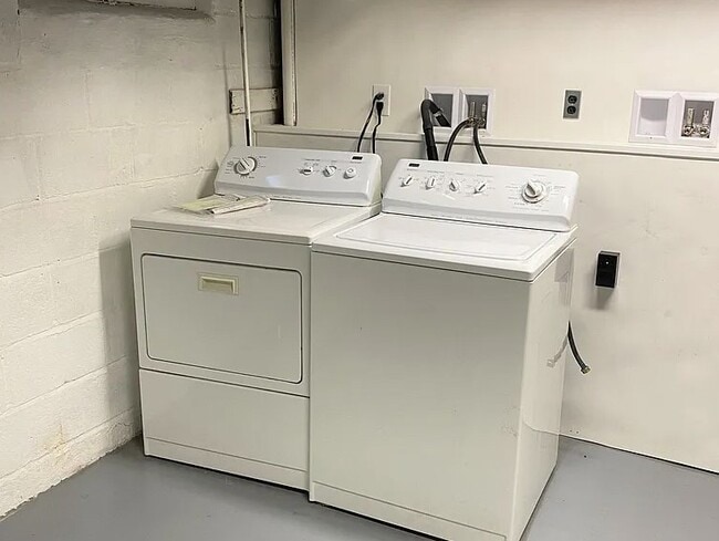 Building Photo - 7130 Amherst Ave