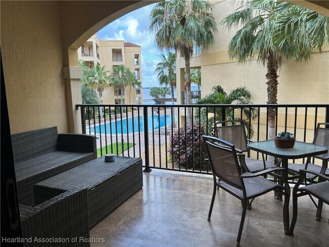 Building Photo - 2351 Lakeview Dr