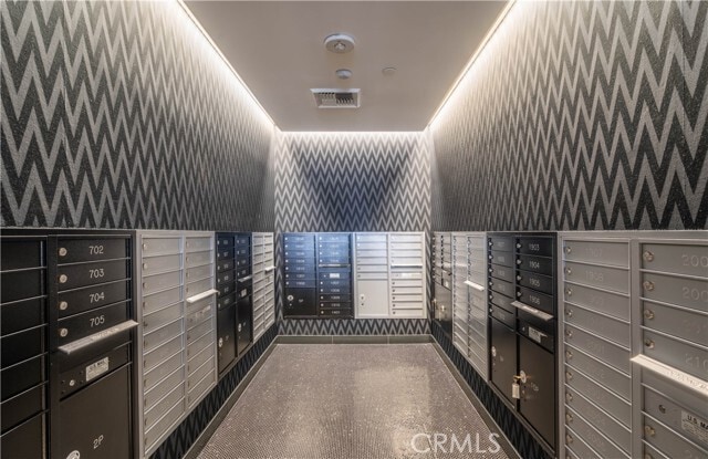 Building Photo - 1050 S Grand Ave