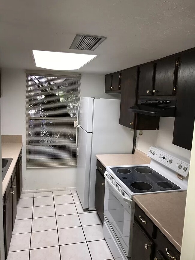 Building Photo - 3902 Coronation Ct