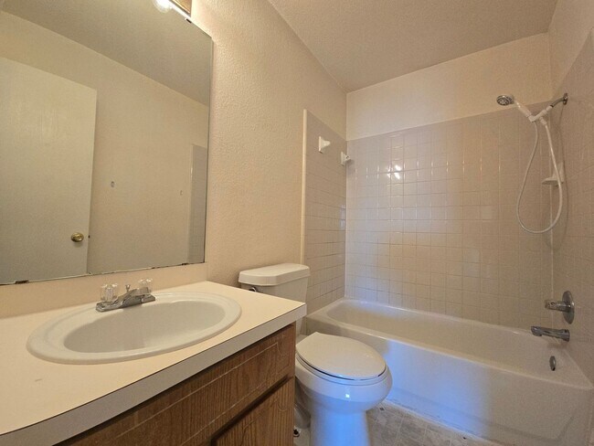 Building Photo - RENT SPECIAL - AVAILABLE NOW!