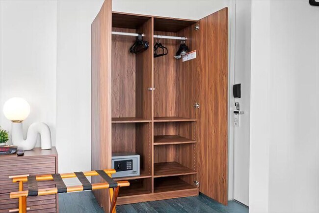 Building Photo - 1701 Alton Rd