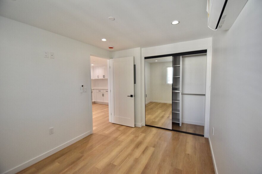 Building Photo - 14830 Dickens St