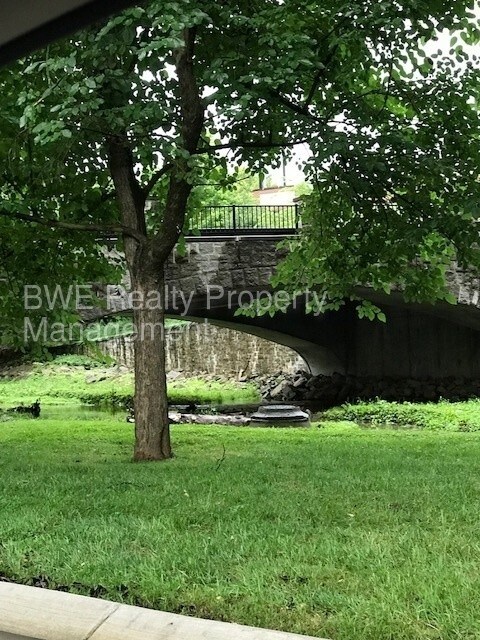 Building Photo - Whitland Place 1 bedroom Condo