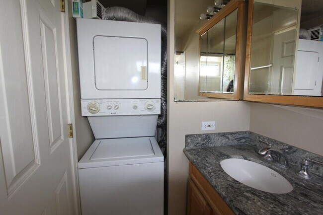 Building Photo - Furnished Studio at Regency Tower * Parking * AC