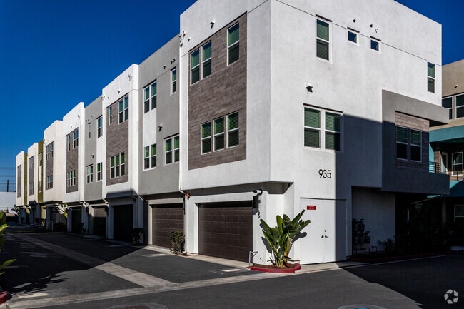 Building Photo - Lewis + Mason