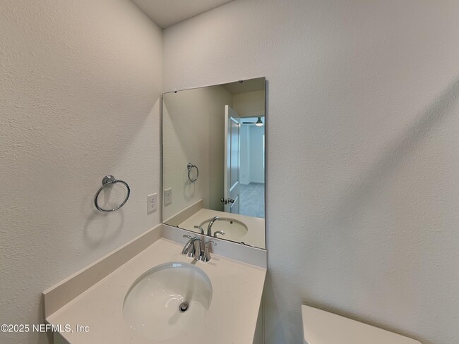 Building Photo - 610 Holly Lks Dr