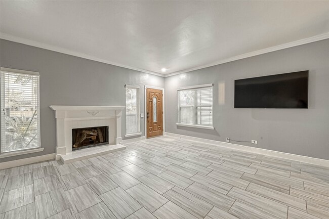 Building Photo - 11733 Lakeside Pl Dr