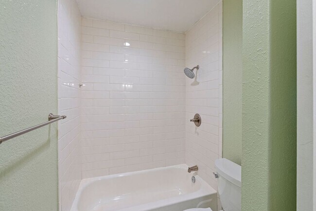 Building Photo - Beautiful 3 bedroom, 2 bathroom home in Southeast Austin!!!