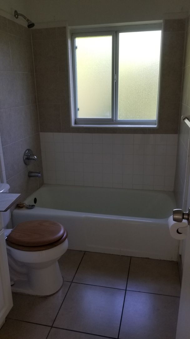 Building Photo - RENT REDUCTION!! 2 bed 1 bath Apartment Wa...