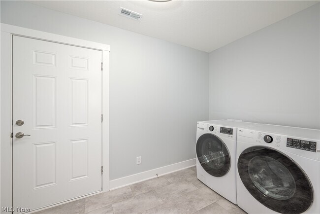 Building Photo - 5363 Mallard Cir
