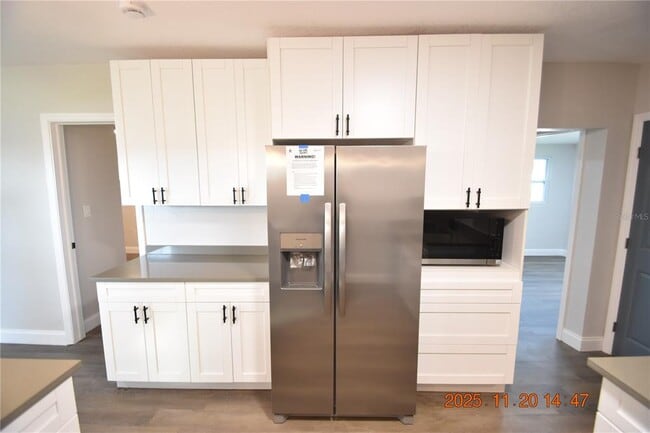 Building Photo - 825 Lincoln Ave