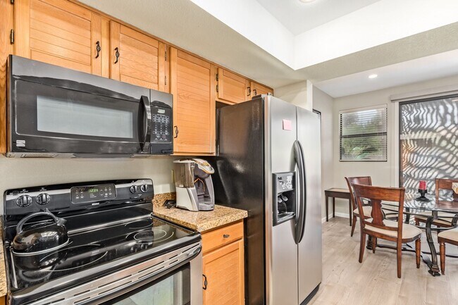 Building Photo - Charming 2-Bedroom Townhome in Scottsdale Racquet Club