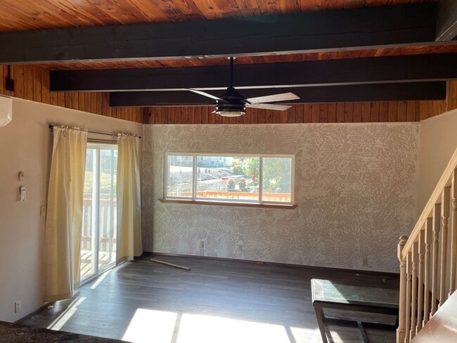 Building Photo - BEAUTIFUL THREE BEDROOM AT SILVER LAKE