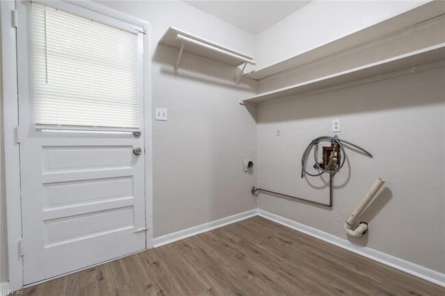 Building Photo - 344 Woodview Ave