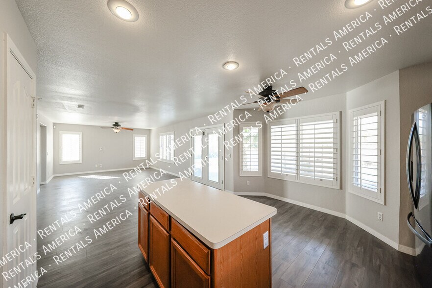 Building Photo - 1210 W Kelly Ln