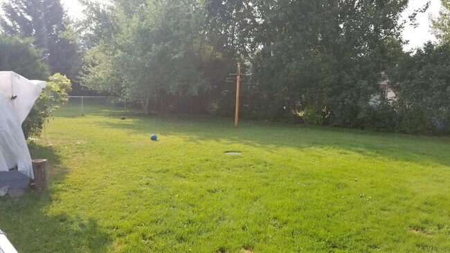 Building Photo - Garland (2705 &amp; 2707)