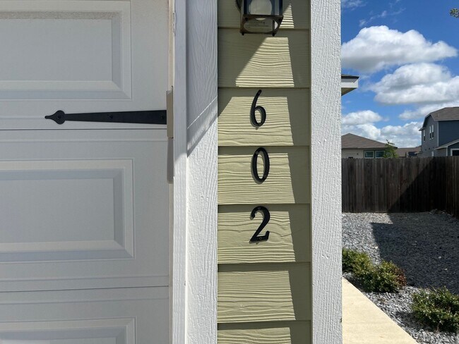 Building Photo - 2-Story Luxury duplex in Seguin