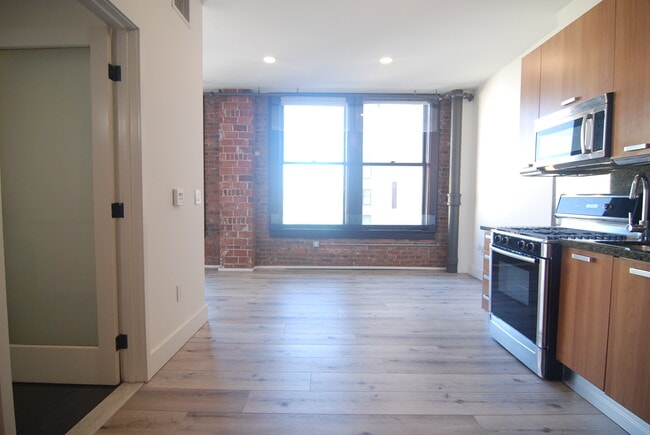 Building Photo - 460 S Spring St