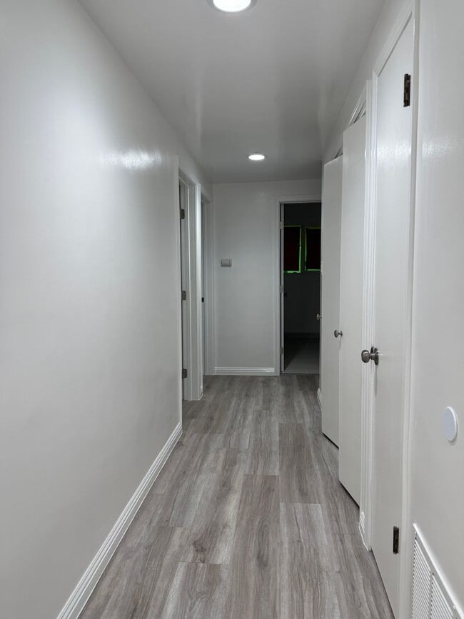 Building Photo - This Beautiful Home is Available NOW for Lease! 3BR/2BA Located in North Hollywood