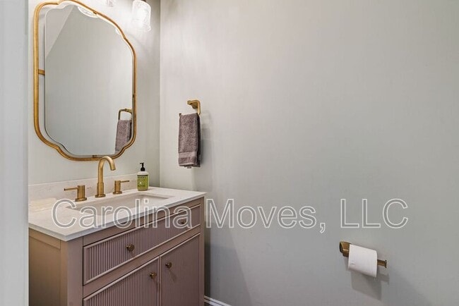 Building Photo - 7 James St