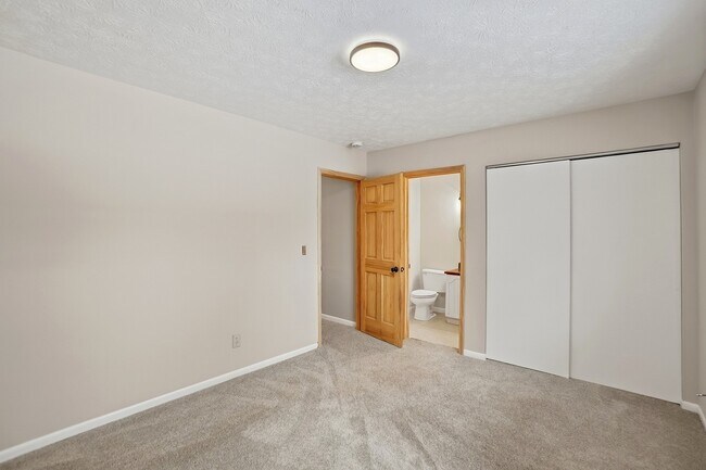 Building Photo - 3145 Dogwood Dr