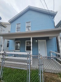 Building Photo - 39 Elm St