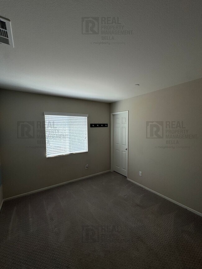Building Photo - Spacious 5-Bedroom Single-Story Home on a Quiet Cul-de-Sac!
