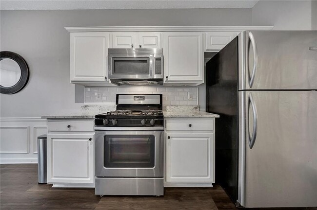 Building Photo - 254 Regent Square