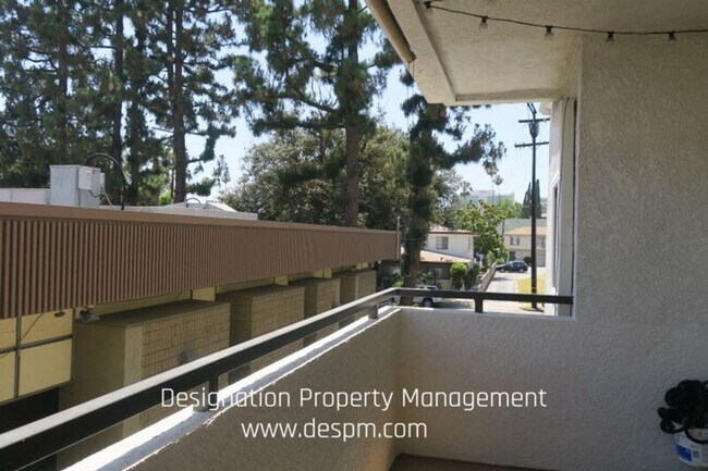 Building Photo - 156 S Oak Knoll Ave