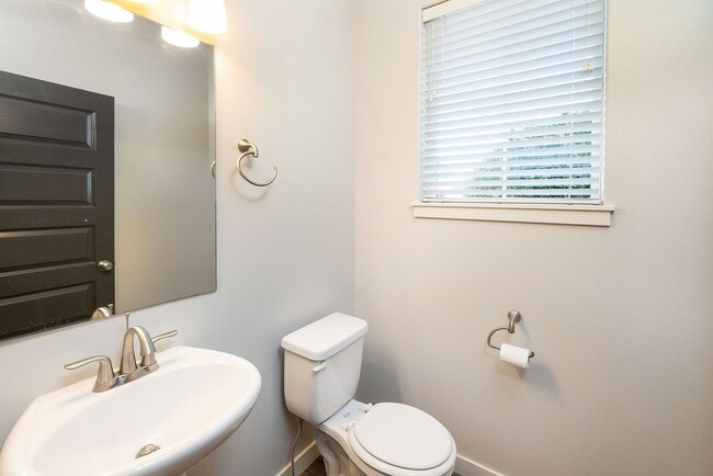 Building Photo - 3 Bdrm 2.5 bath newer home in a quiet SE c...