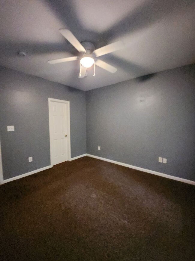 Building Photo - Cute duplex in Belmont-