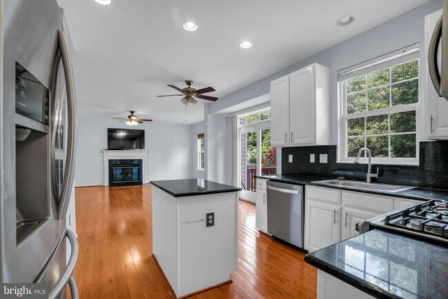 Building Photo - 8142 Tenbrook Dr