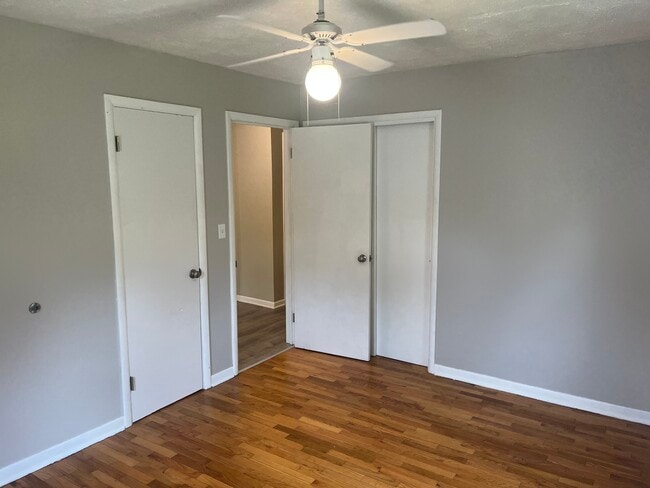 Building Photo - 212 W 5th St