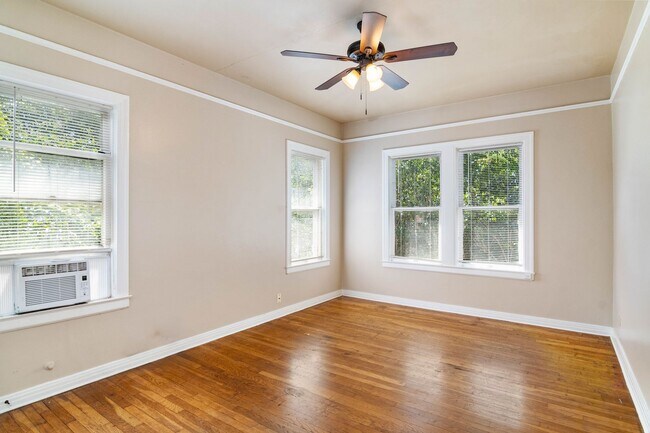 Building Photo - 268 E Lullwood Ave